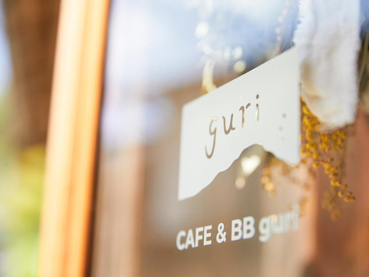 Cafe & Bb Guri Bed & Breakfast Ine Bagian luar foto